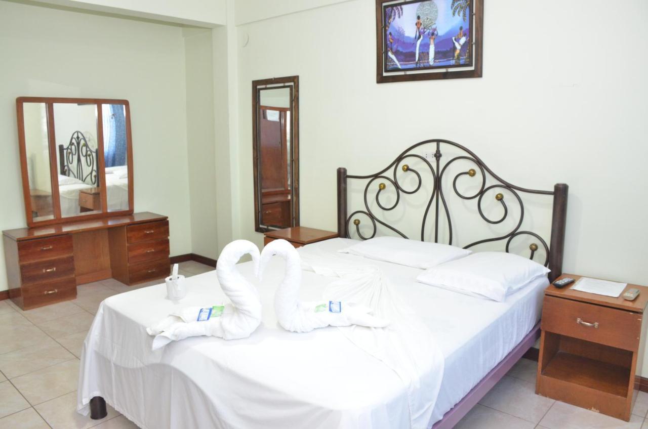 Hostal Ibiza Santa Cruz de La Sierra Buitenkant foto
