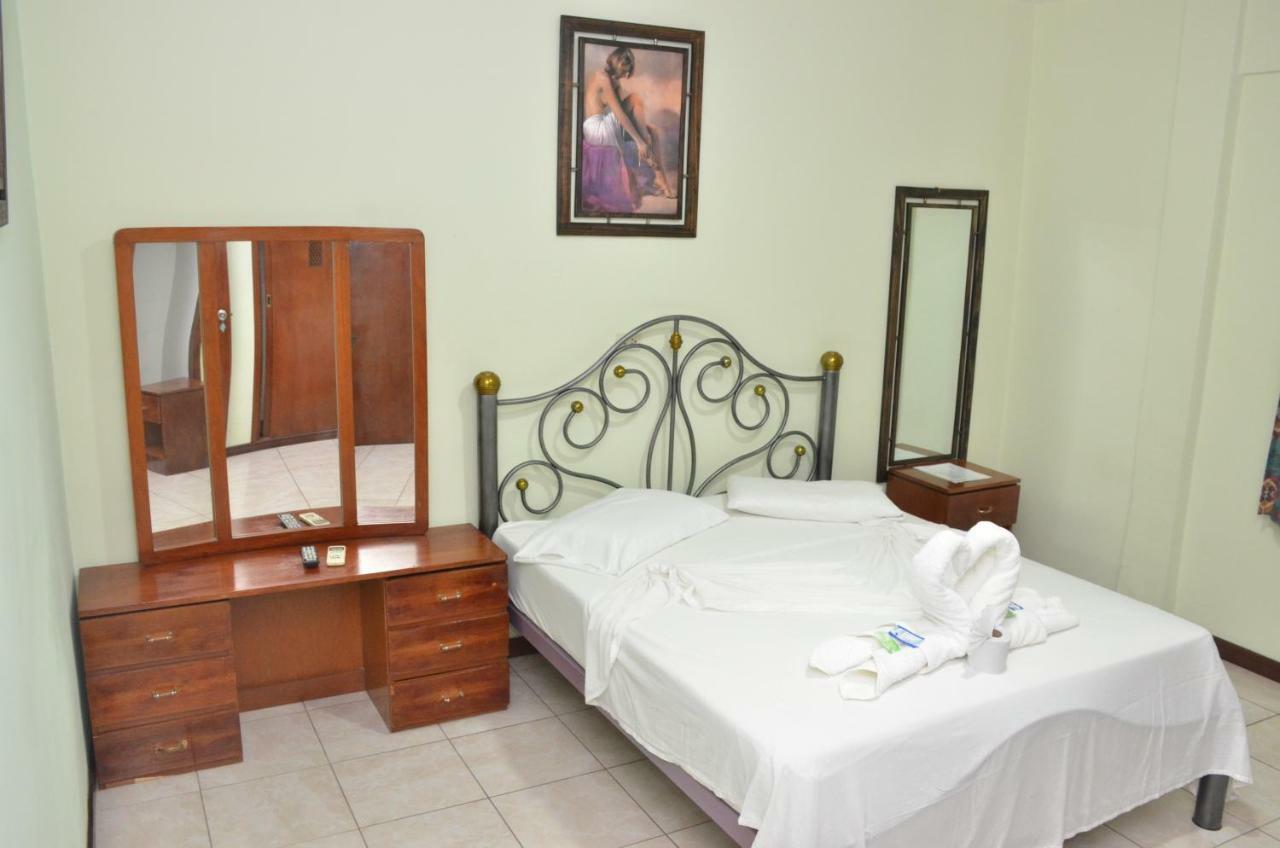 Hostal Ibiza Santa Cruz de La Sierra Buitenkant foto